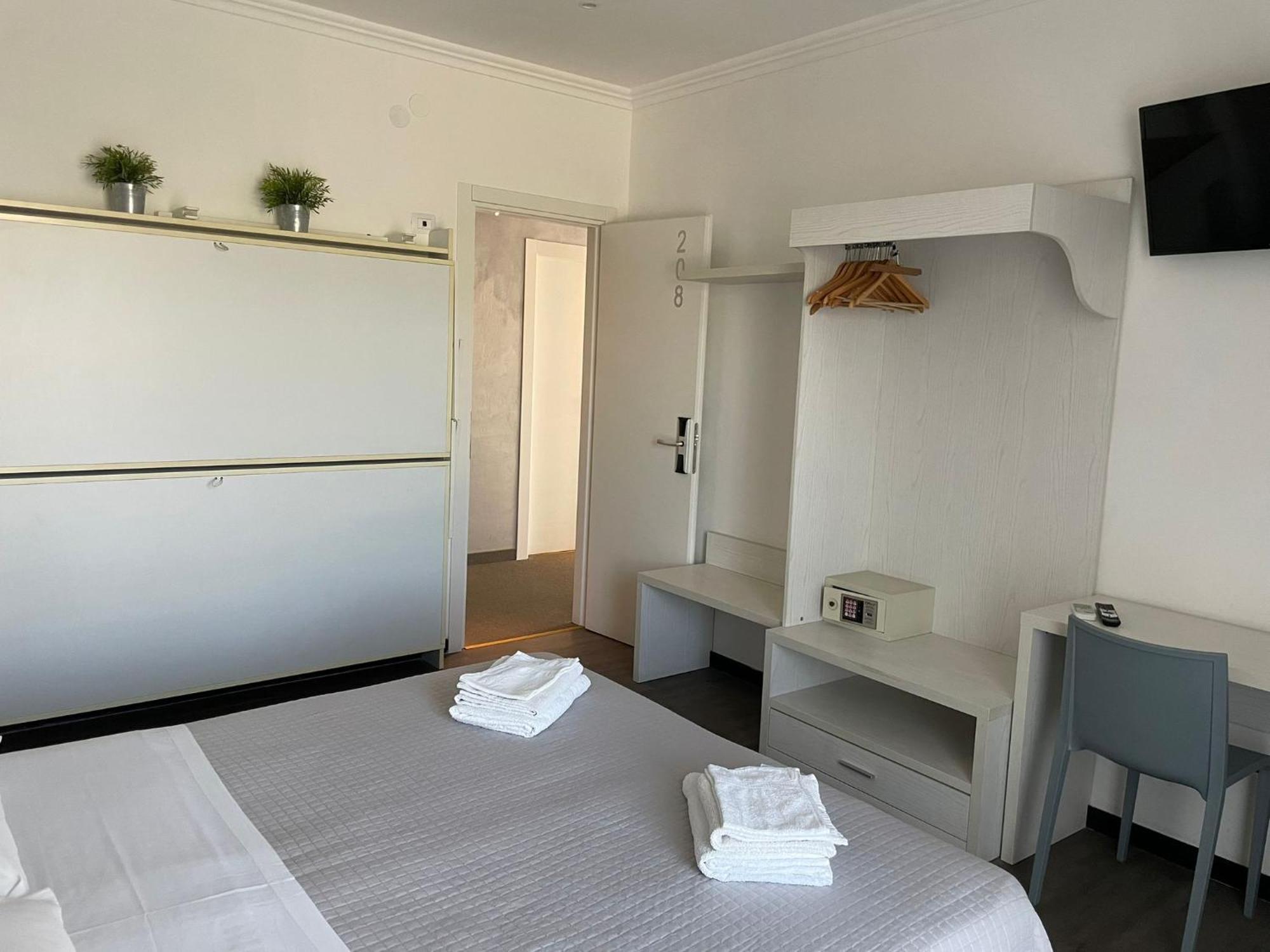 Hotel Hawaii Riccione Exterior foto