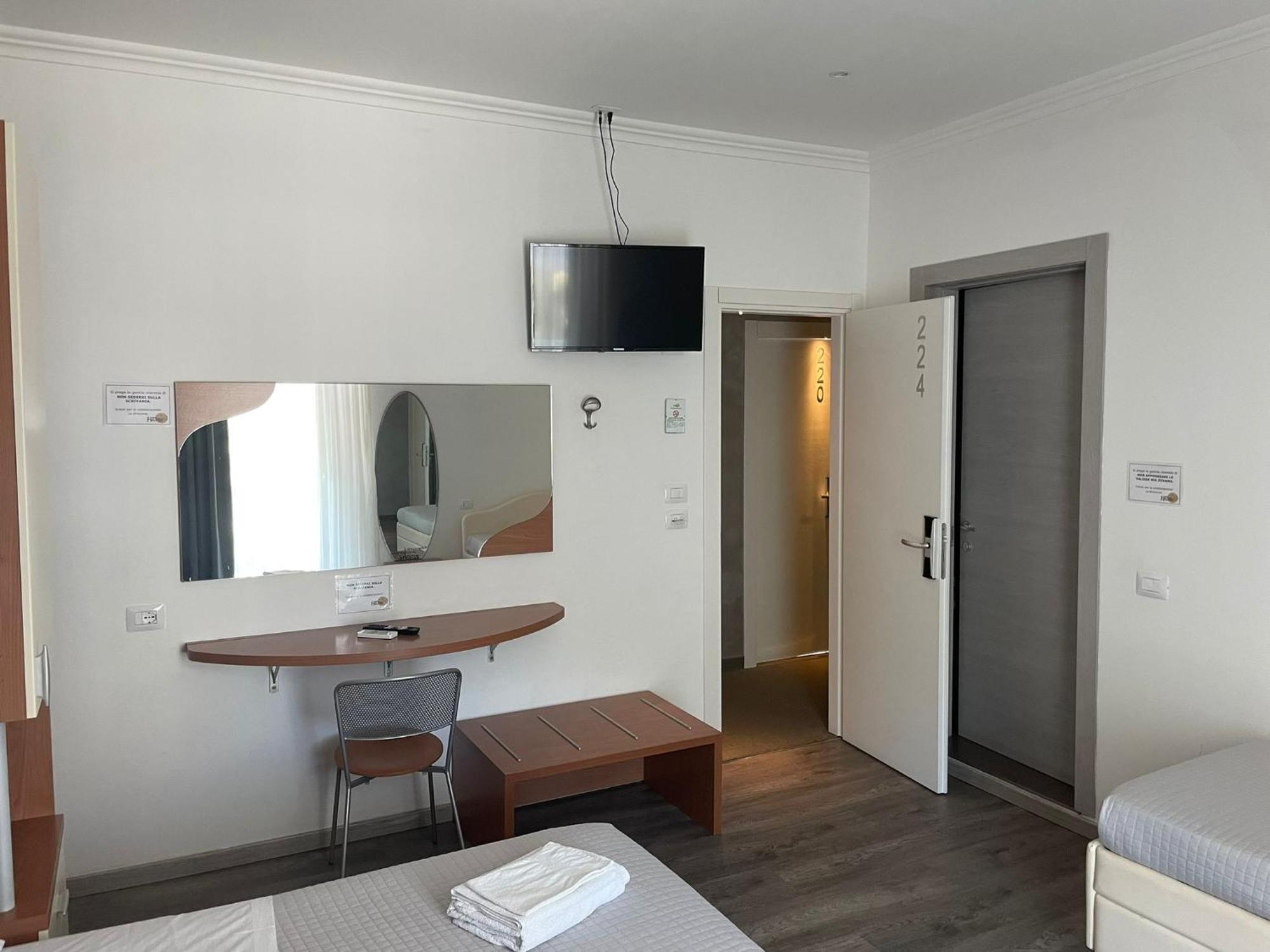 Hotel Hawaii Riccione Exterior foto