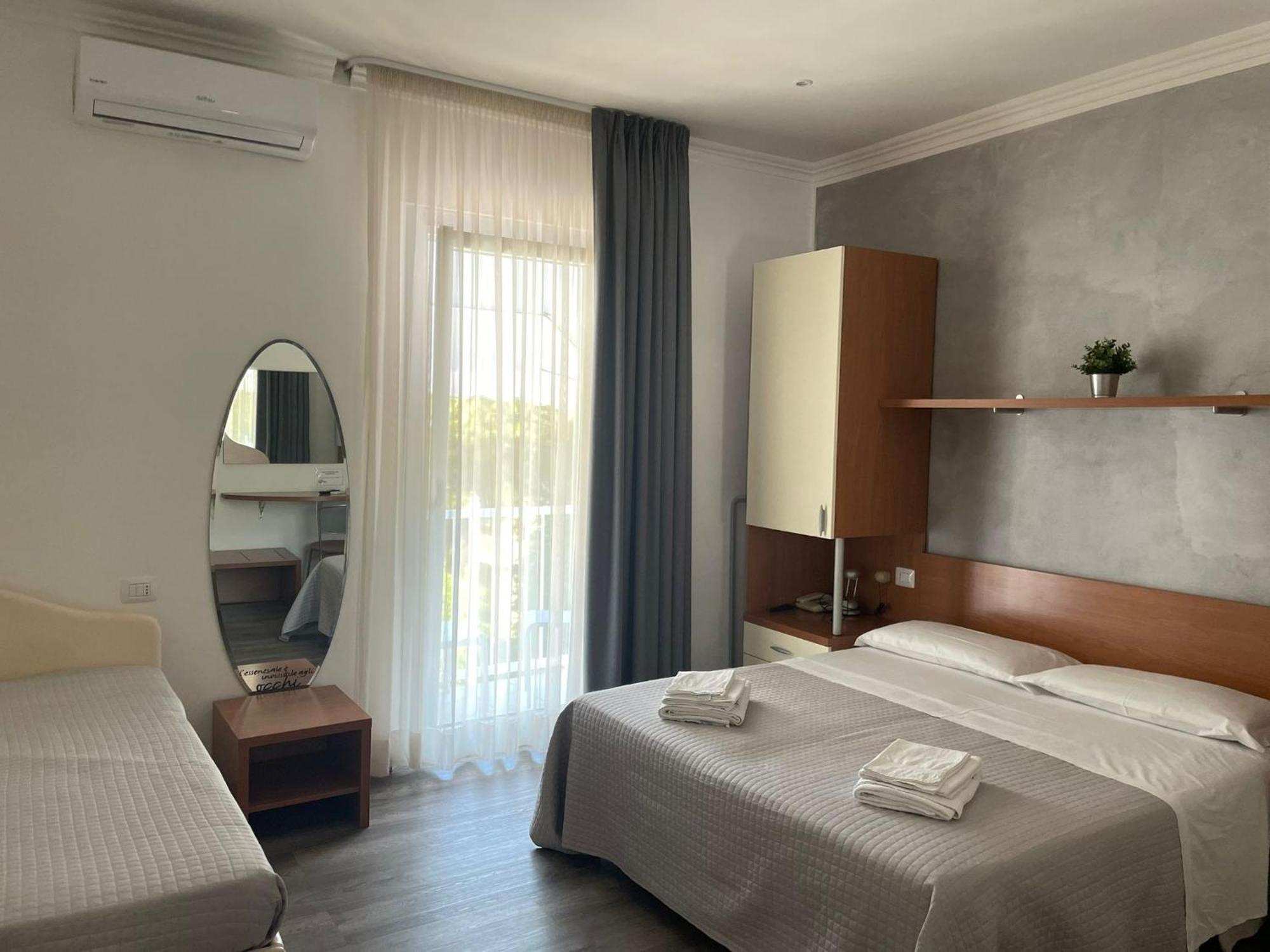 Hotel Hawaii Riccione Exterior foto