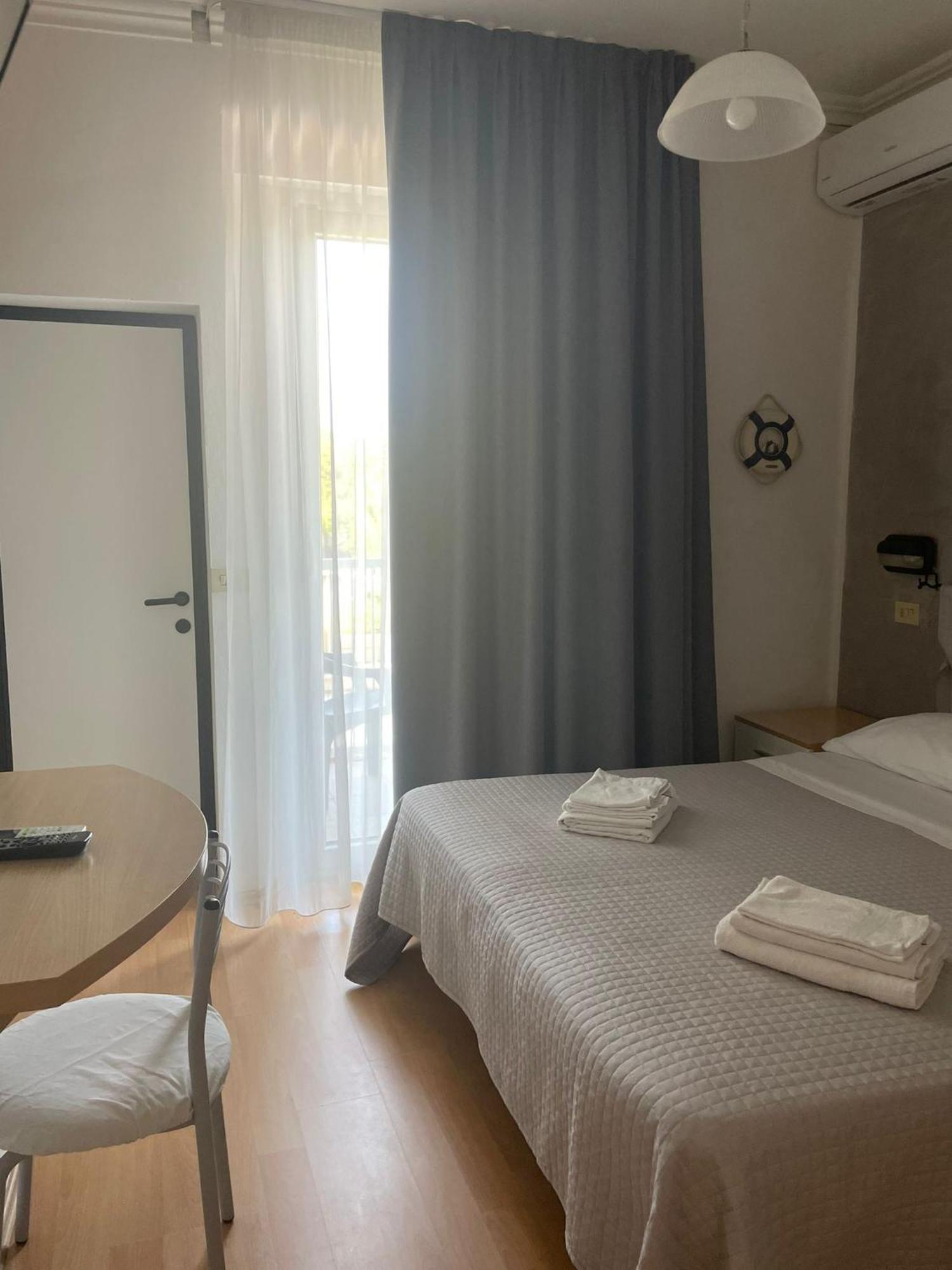 Hotel Hawaii Riccione Exterior foto